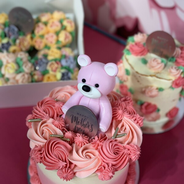 Mother's Day 5" Cake with Hand Crafted Fondant Teddy Bear