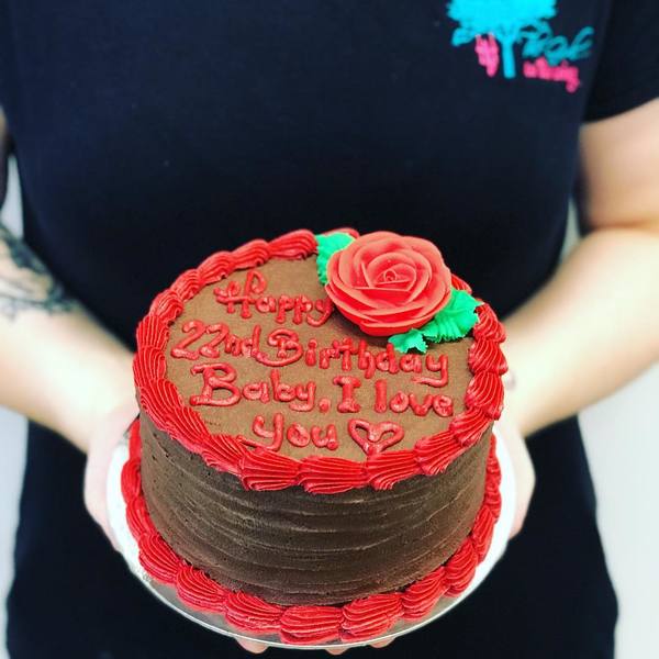 Ribbed chocolate and red rose cake