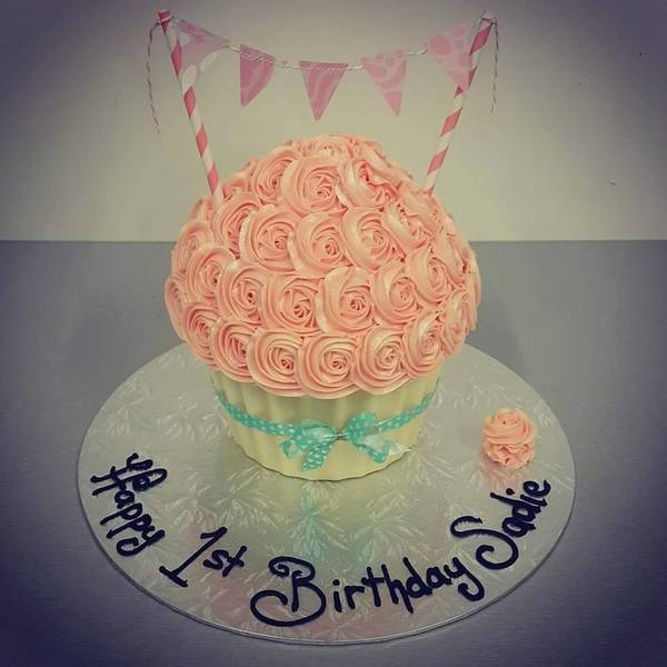 Giant Cupcake with White Chocolate Case