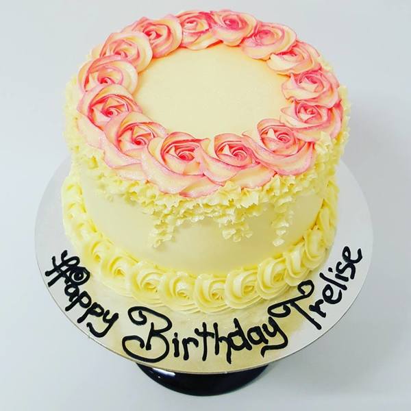Smooth Cream Cake with Cream Speckles and Striped Rose Boarder