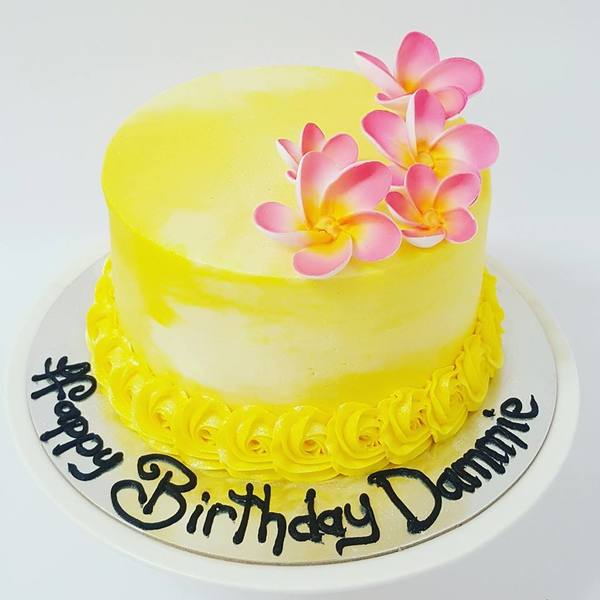 Smooth Yellow and Cream Marbled Cake with Frangipani