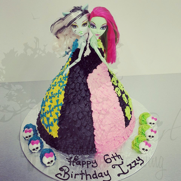 Monster High Double Doll Cake
