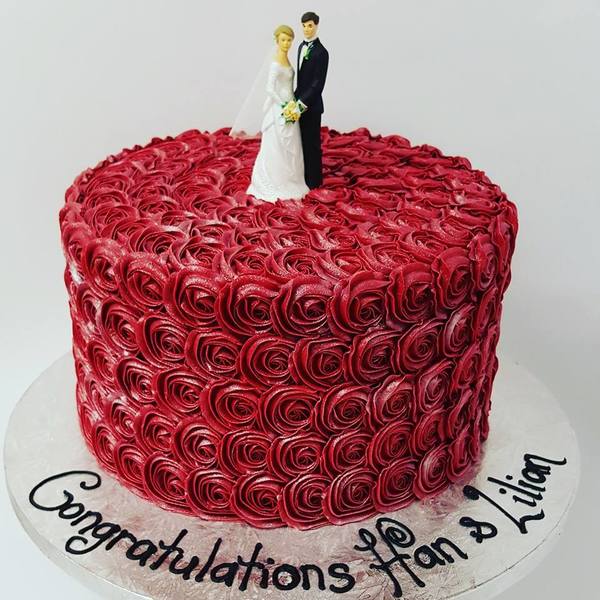 Tall Red Roses Cake