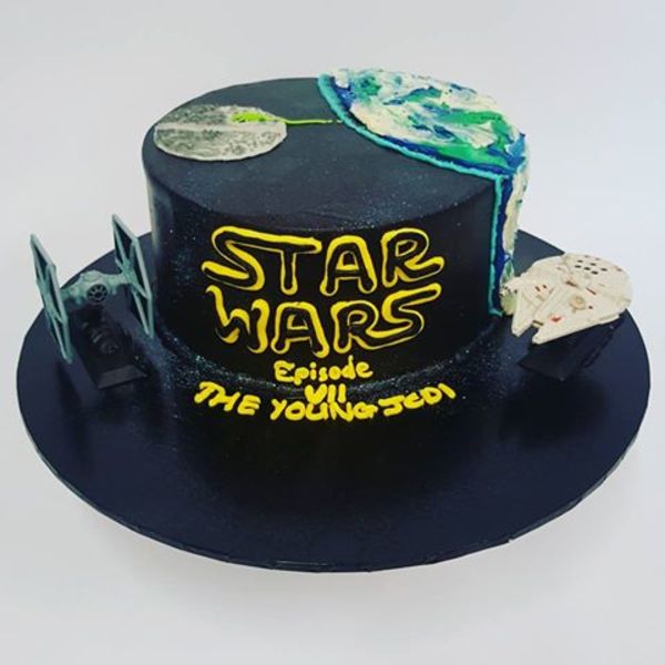 Star Wars Cake with Figurines