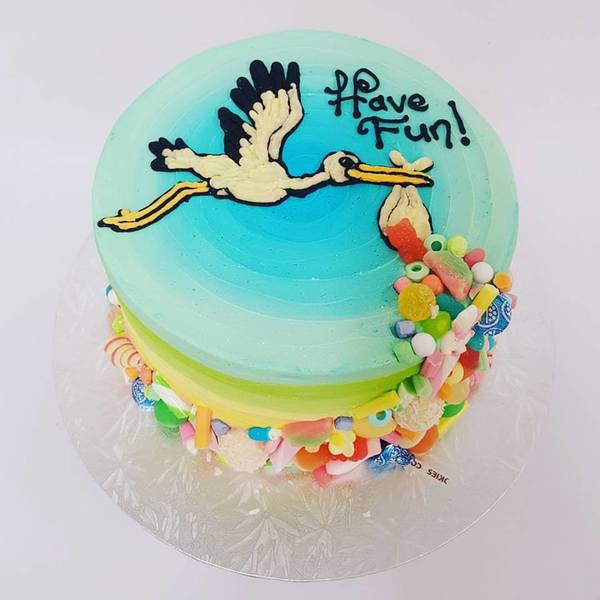 Three Colour Ribbed Buttercream with Stork and Lollies